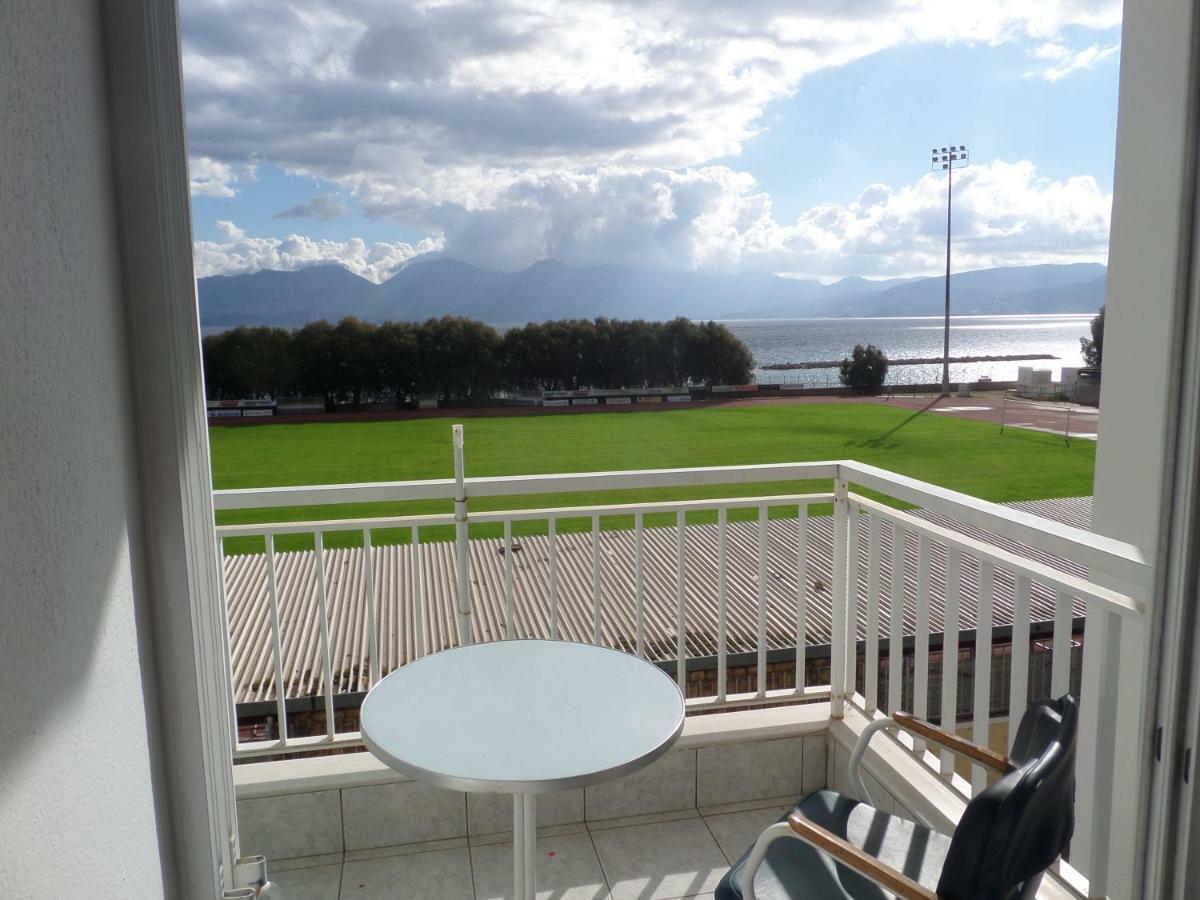 Stunning Seaview Town Apartment อายิโอสนิโกลาโอส ภายนอก รูปภาพ